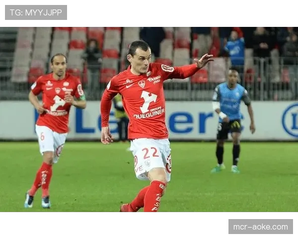 主帅专访:布雷斯特教练谈战术理念,强调“利用宽度是为了更好地攻击肋部” 主帅专访:布雷斯特教练谈战术理念,强调“利用宽度是为了更好地攻击肋部”